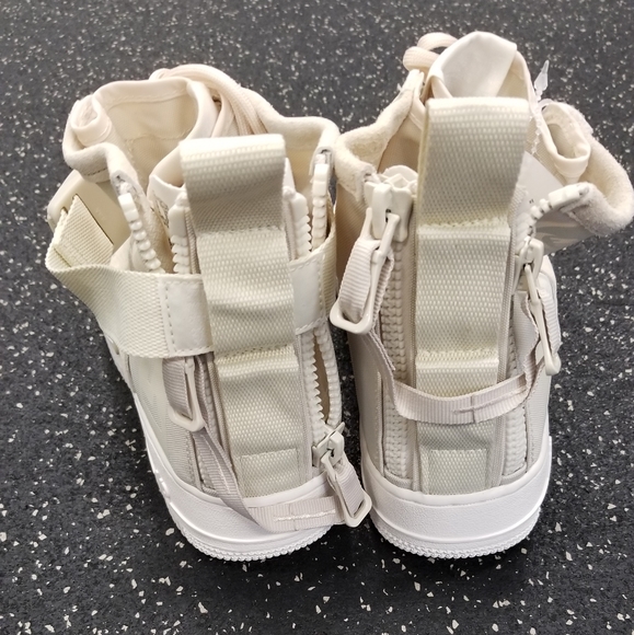 Nike Women's SF Air Force 1 Mid Fossil/Sail sz 9 - Picture 5 of 5